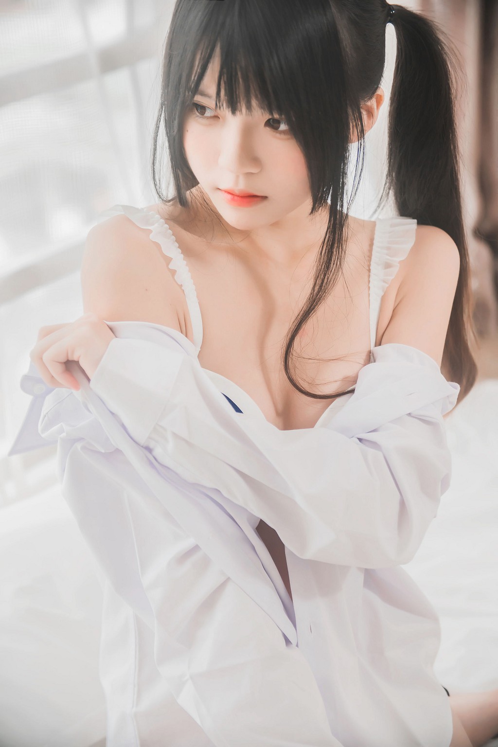 櫻桃喵 《白襯衫雙馬尾》 [蘿莉COS] 寫真集[47P