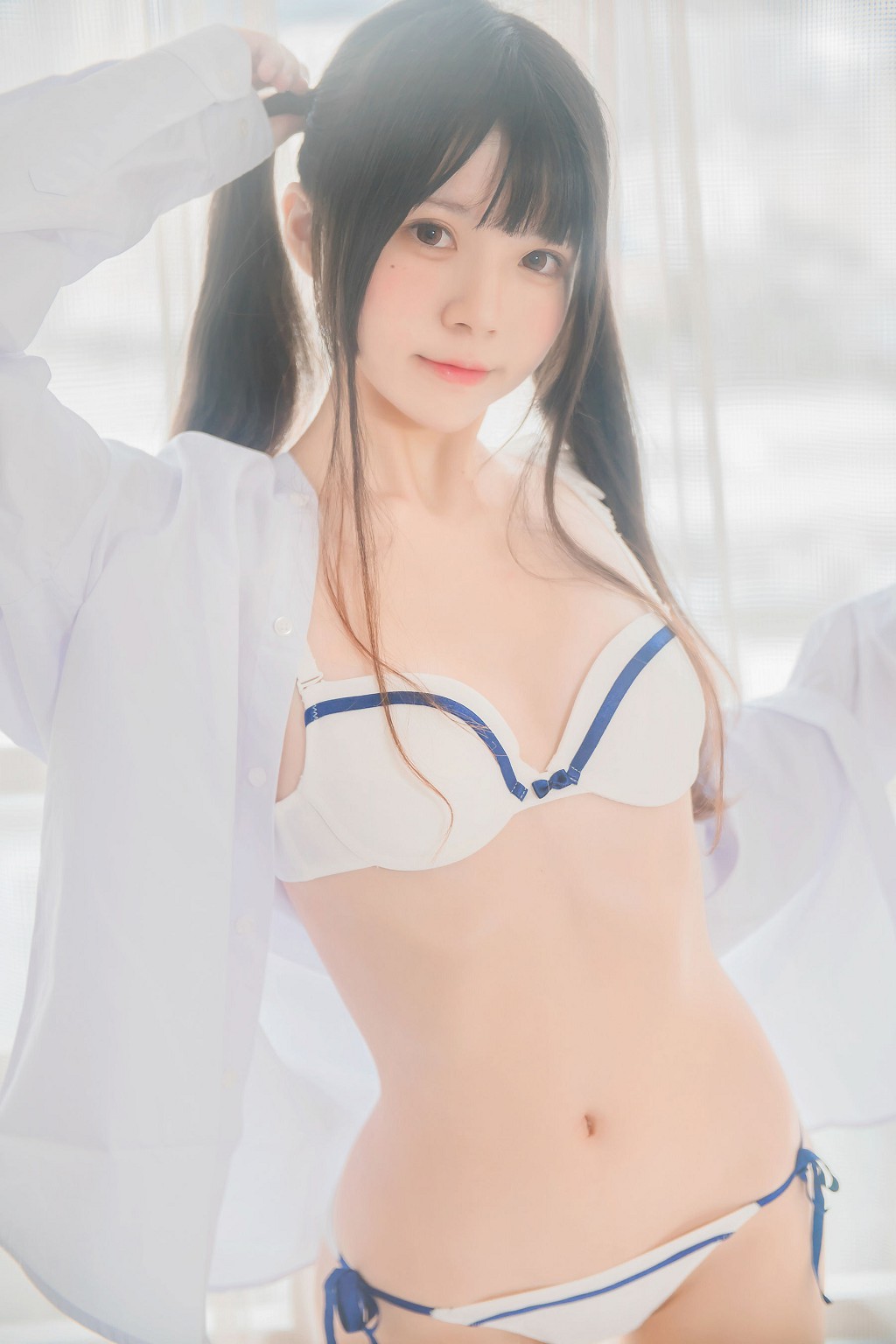 사쿠라토묘 《백 셔츠 트윈테일》 [로리 COS] 사진집 [47P