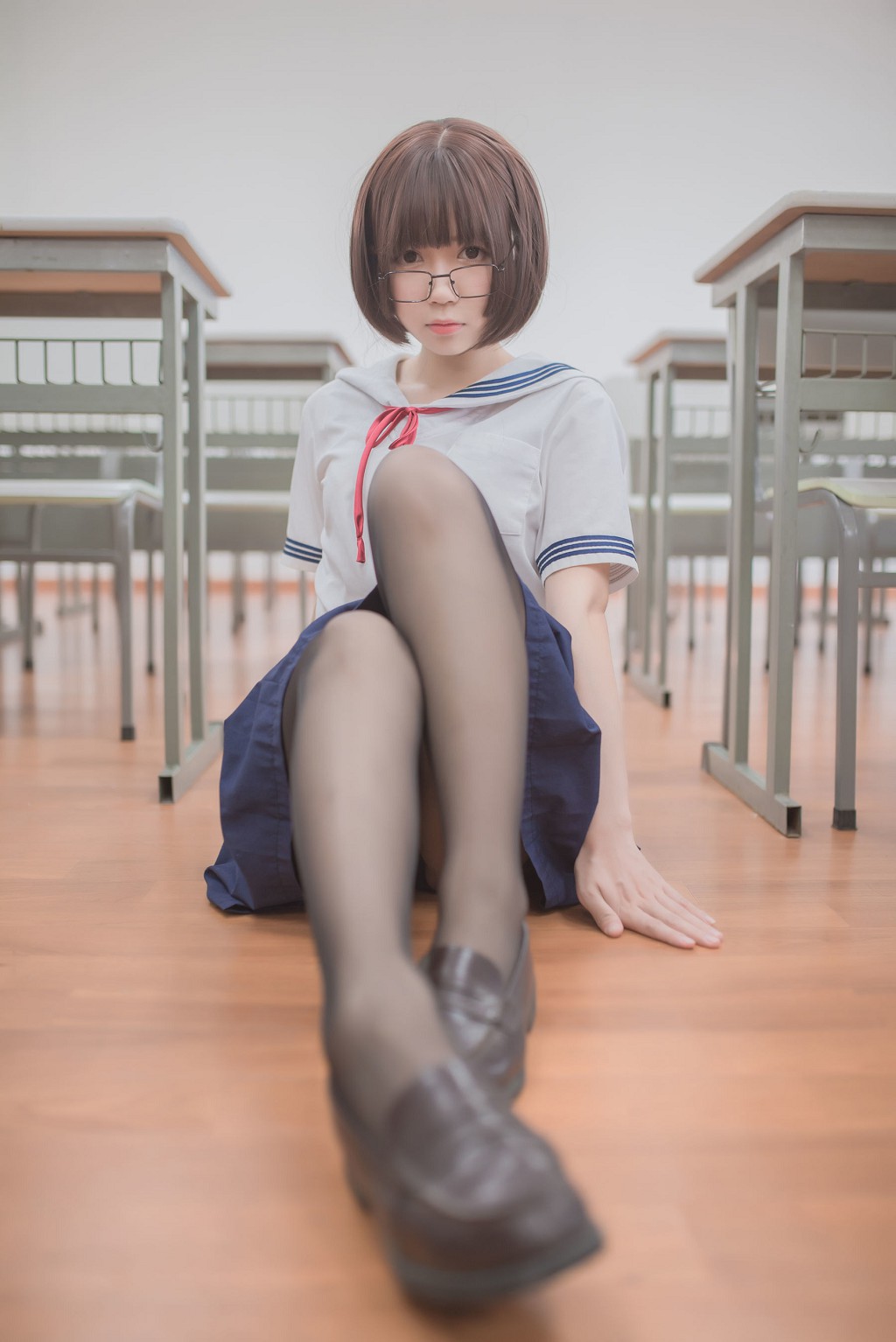 Bạch Kim Saki 《Đầu Nấm Vớ Đen JK》 [Cosplay Phúc Lợi] Tập Ảnh [26P