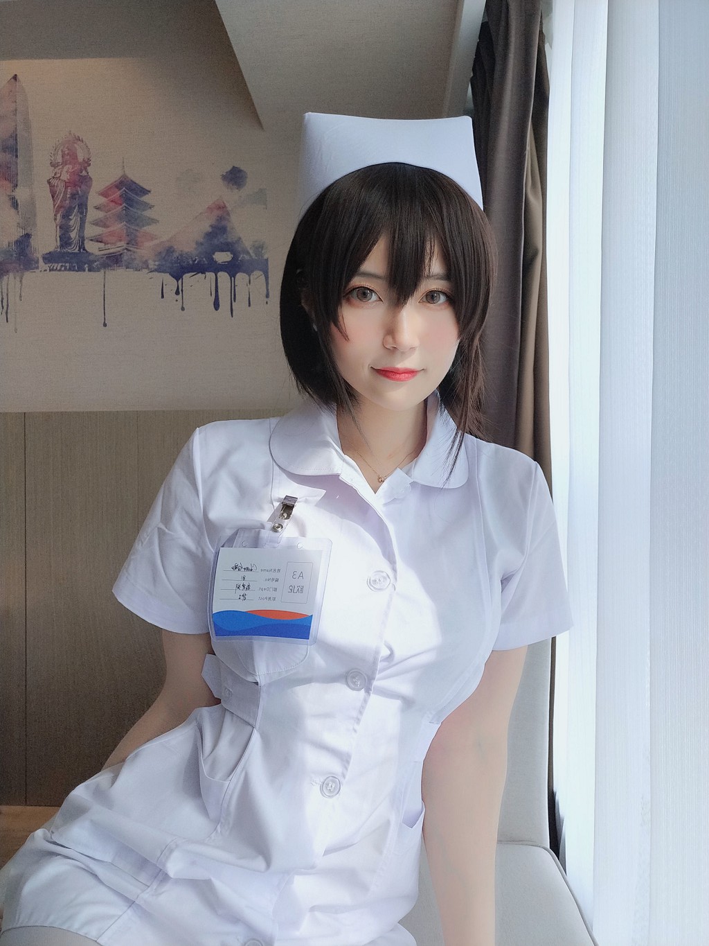 白銀81《短髪の小ナース》 [コスプレ少女] 写真集[37P