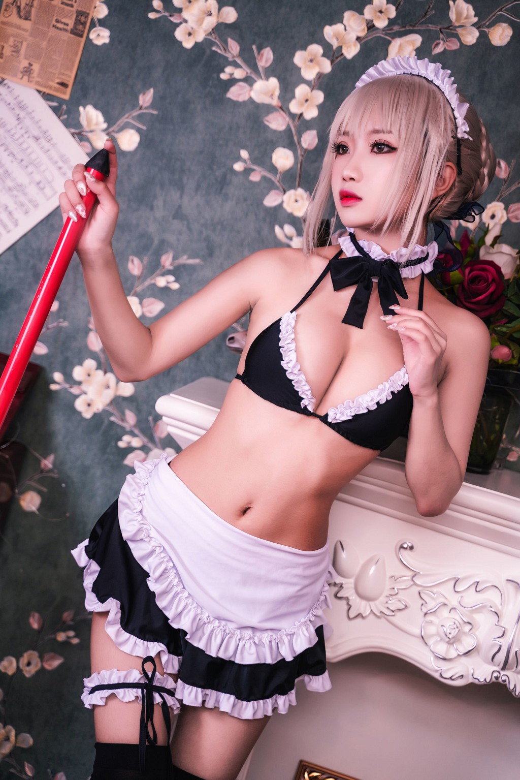 鬼畜瑶在不在w《黑絲女僕》 [Cosplay福利] 寫真集[26P
