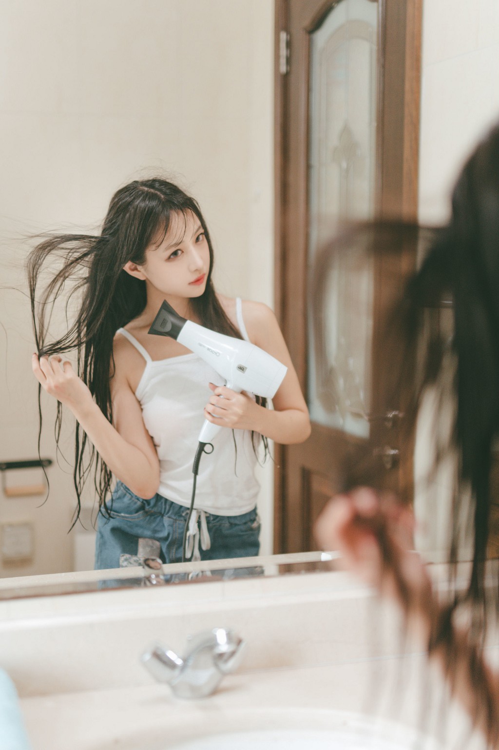 COSER Xiao Lu Lu Shika "Long-haired Girl" [Cosplay Welfare] Photo Book [41P