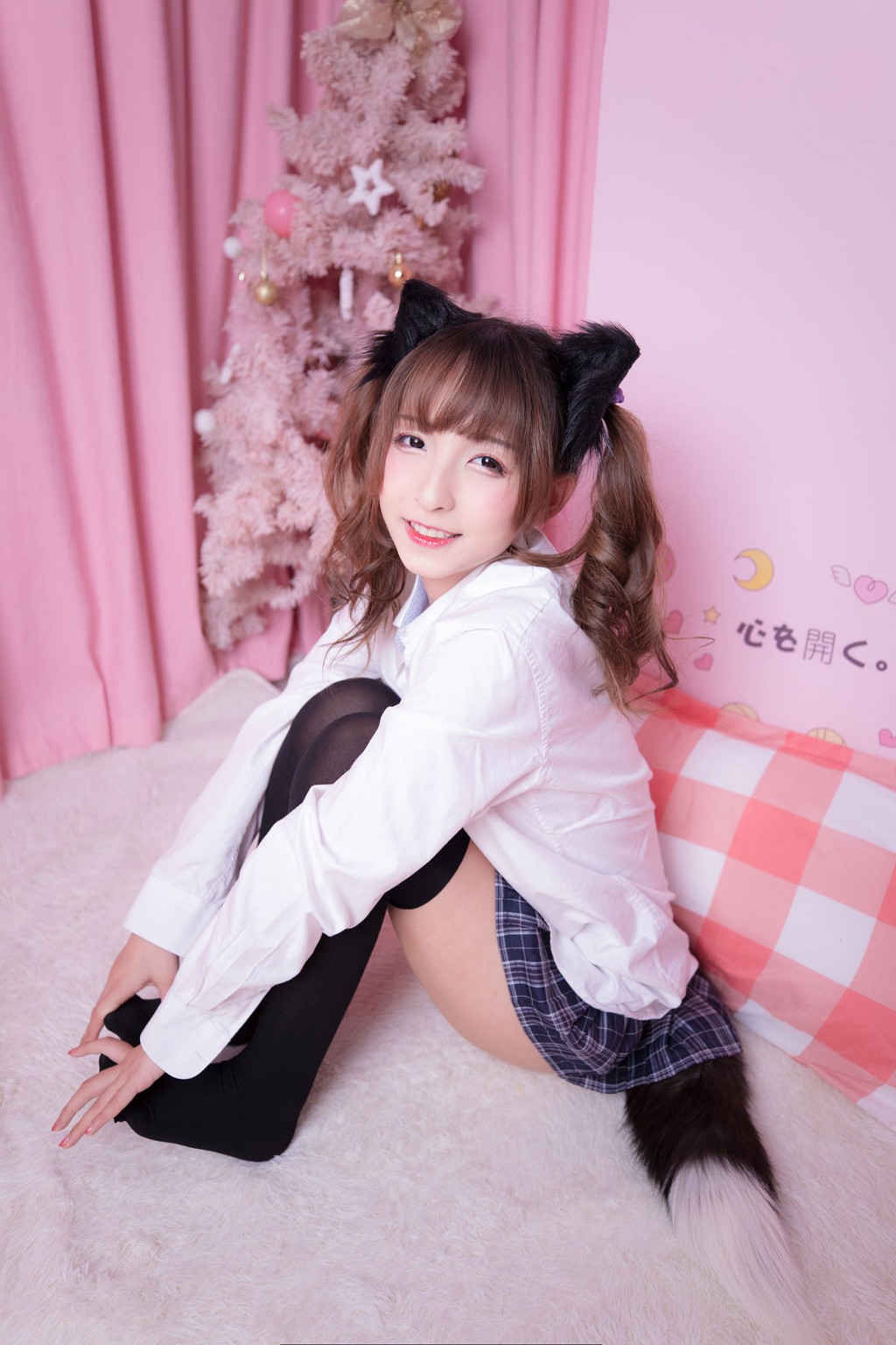COSER Kagurazaka Mafuyu "The Sound of Desire" [Welfare Cosplay] Photo Book [150P