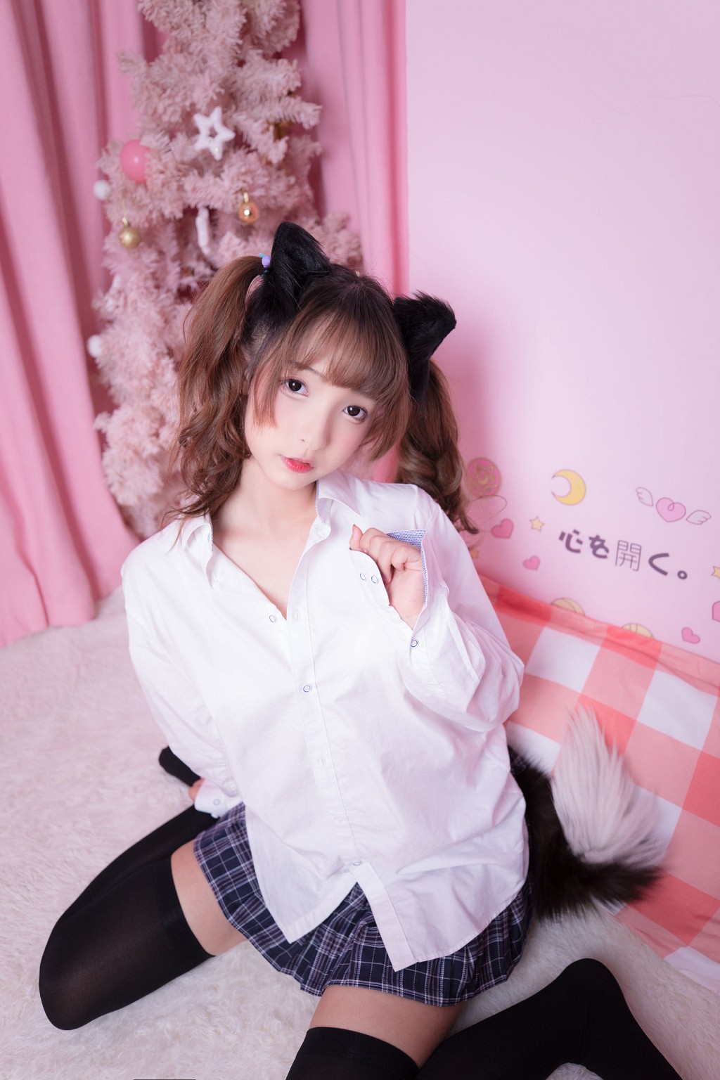 COSER Kagurazaka Mafuyu "The Sound of Desire" [Welfare Cosplay] Photo Book [150P
