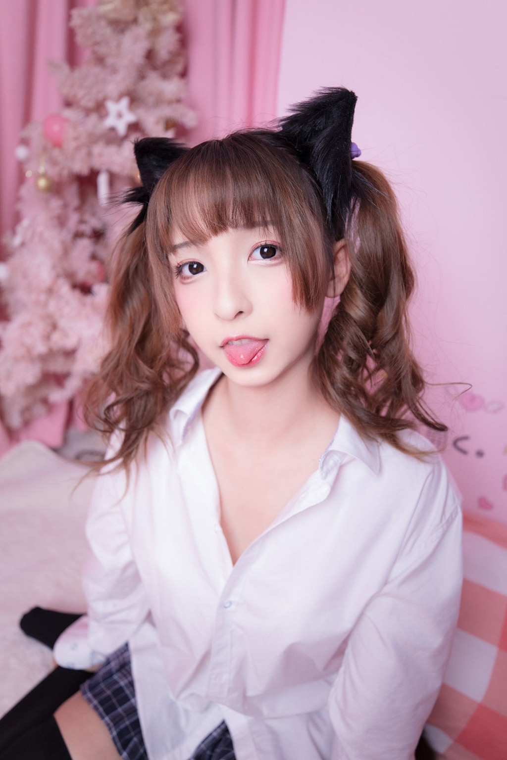 COSER Kagurazaka Mafuyu "The Sound of Desire" [Welfare Cosplay] Photo Book [150P
