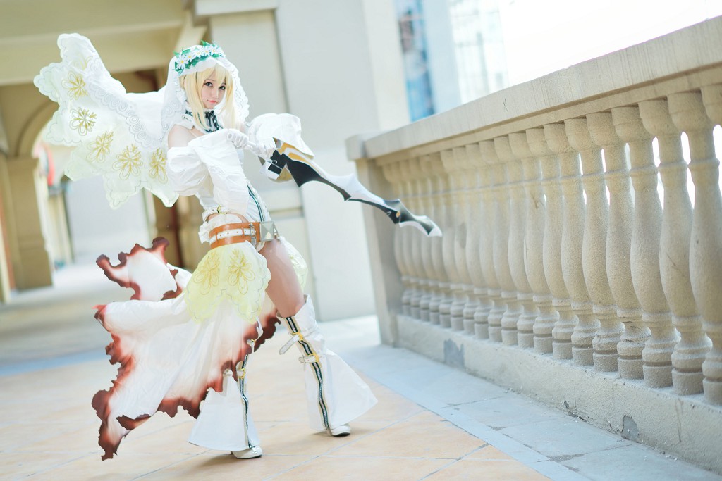 Nagesa Monster Girl: White-Clad Knight [Cosplay Beauty] Photobook [45P