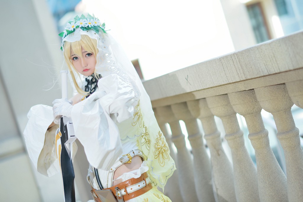 Nagesa Monster Girl: White-Clad Knight [Cosplay Beauty] Photobook [45P