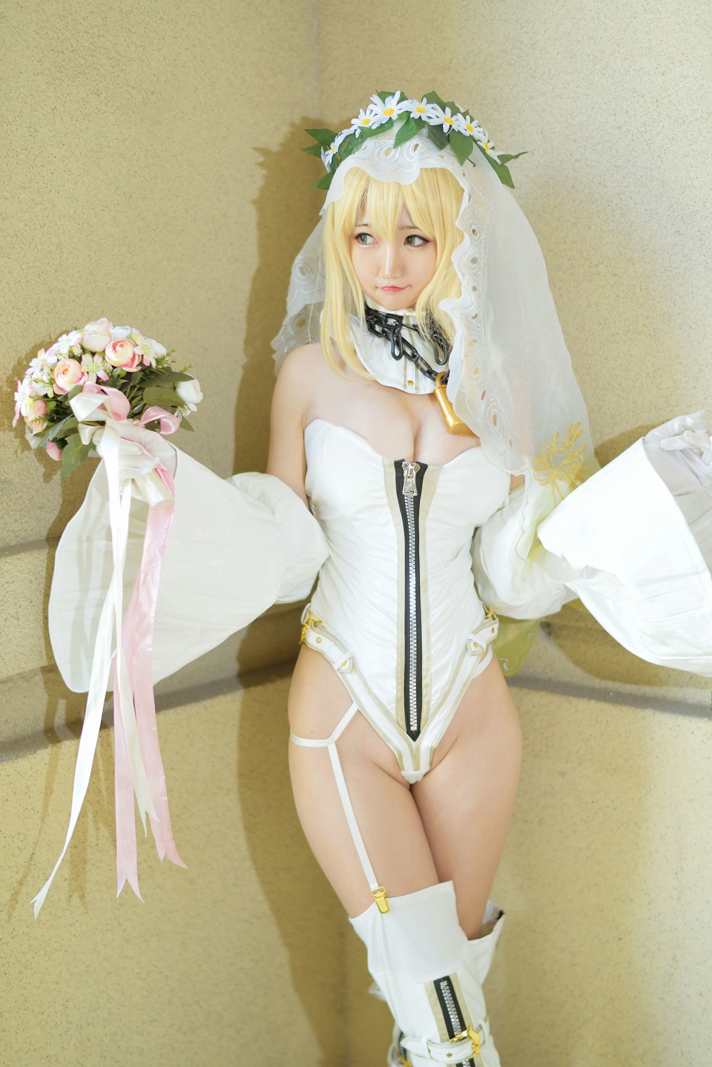 ナゲサ魔物女《白衣騎士》 [コスプレ美女] 写真集[45P