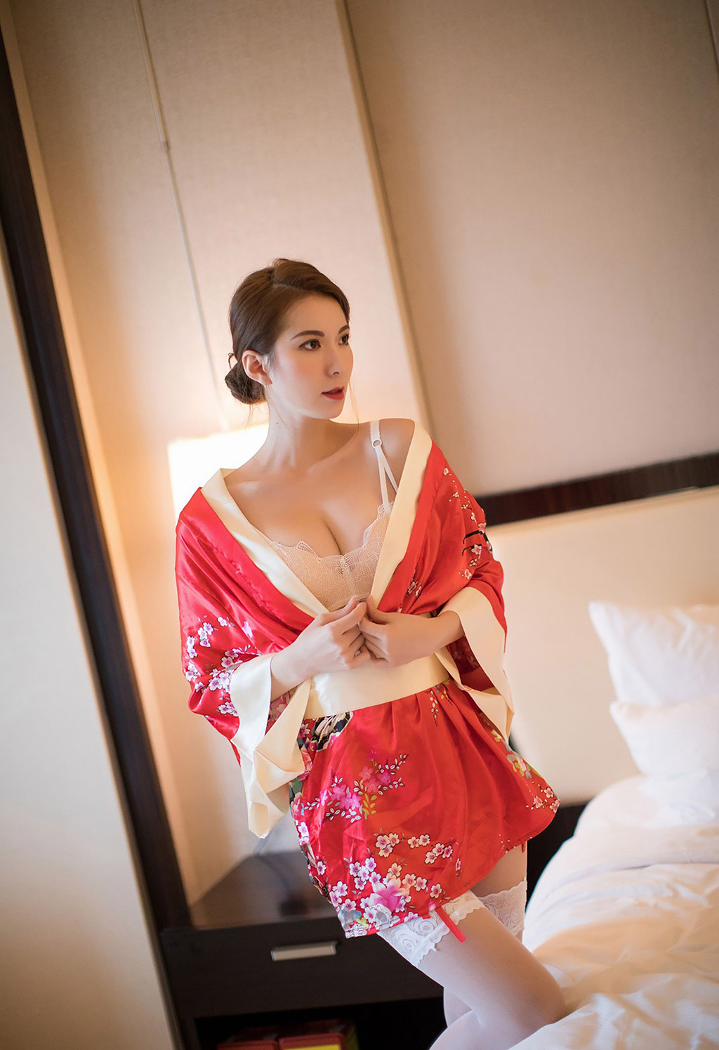 陳良玲性感的和服蕾絲美腿私房魅惑