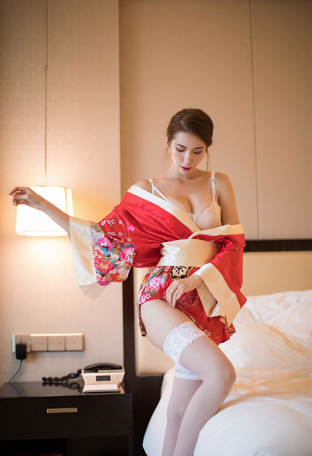 陳良玲性感的和服蕾絲美腿私房魅惑
