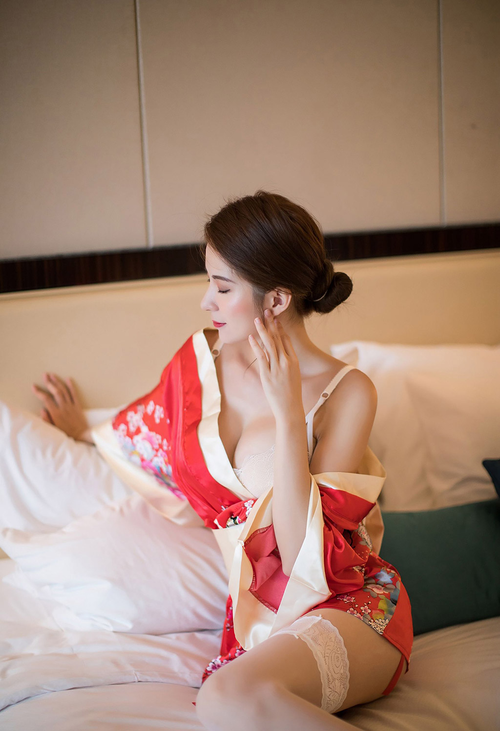 陳良玲性感的和服蕾絲美腿私房魅惑