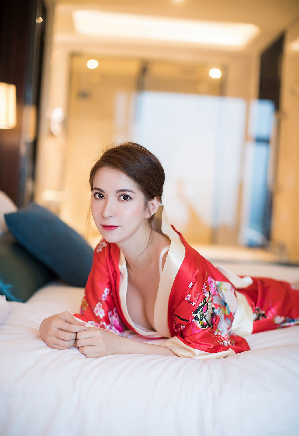 陳良玲性感的和服蕾絲美腿私房魅惑