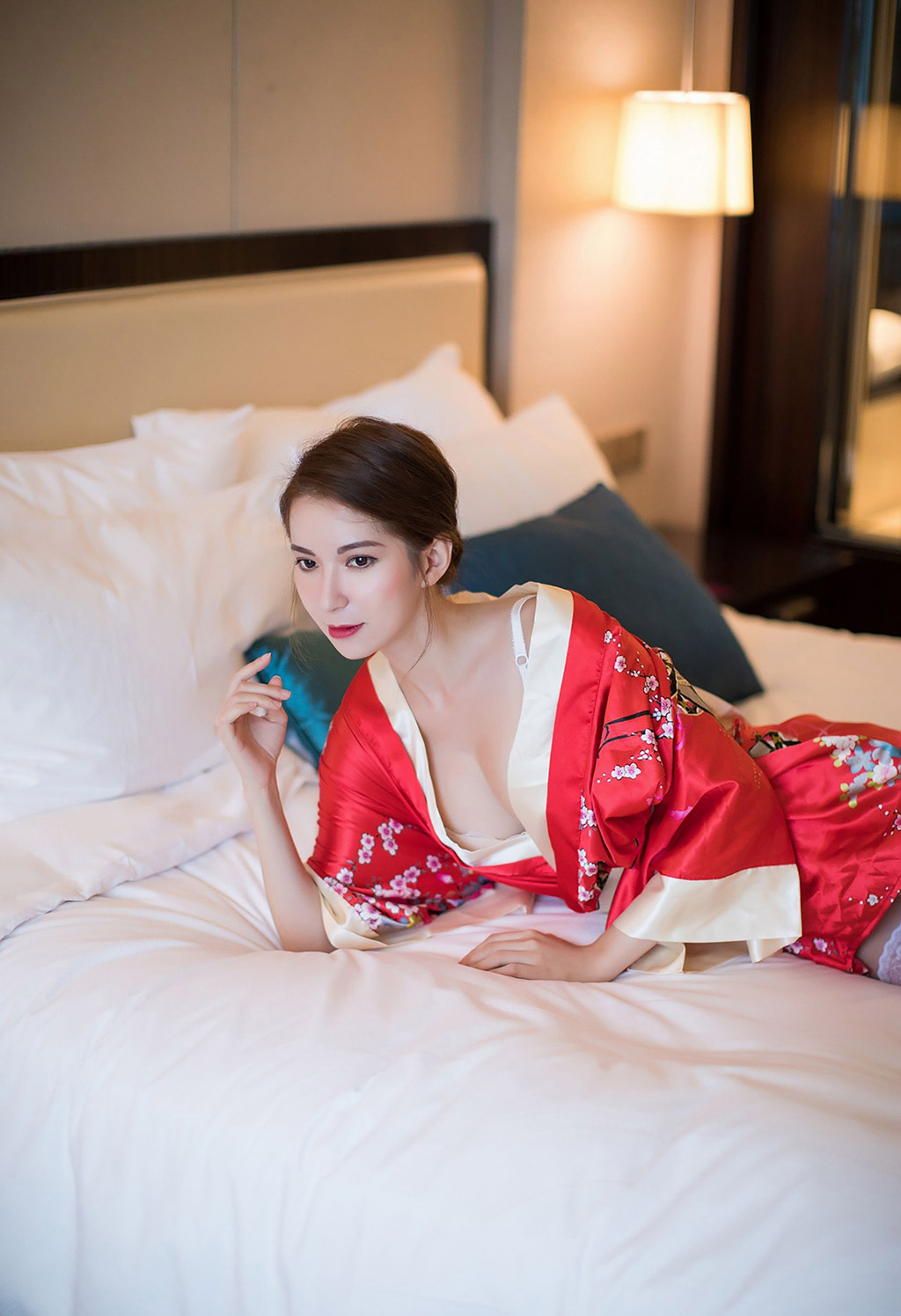 陳良玲性感的和服蕾絲美腿私房魅惑