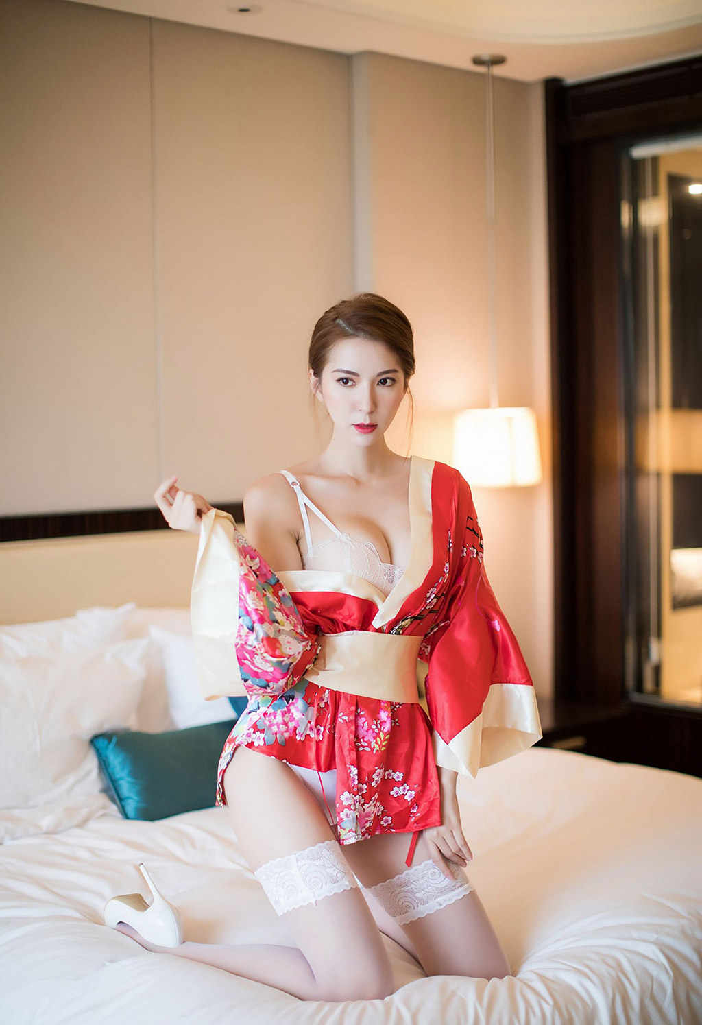 陳良玲性感的和服蕾絲美腿私房魅惑