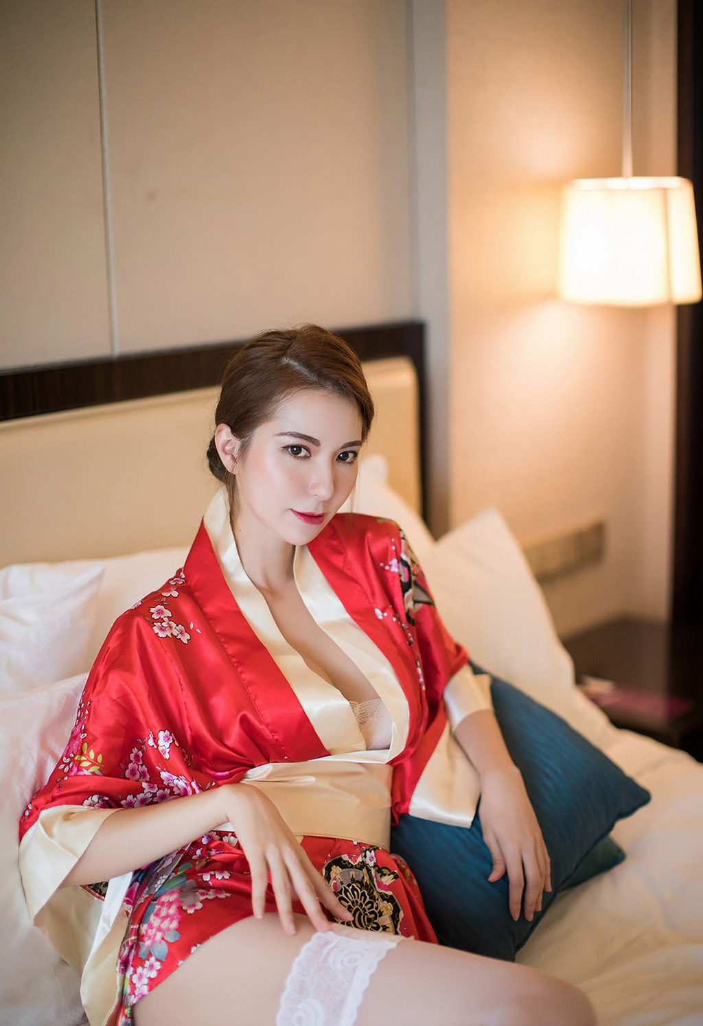 陳良玲性感的和服蕾絲美腿私房魅惑