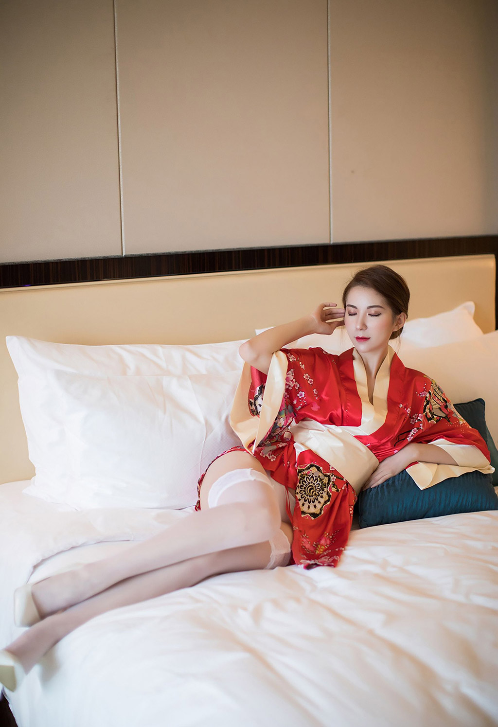 陳良玲性感的和服蕾絲美腿私房魅惑