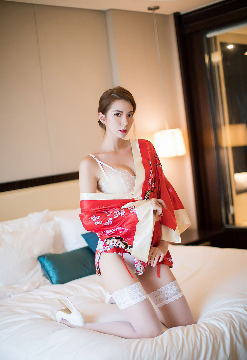 陳良玲性感的和服蕾絲美腿私房魅惑