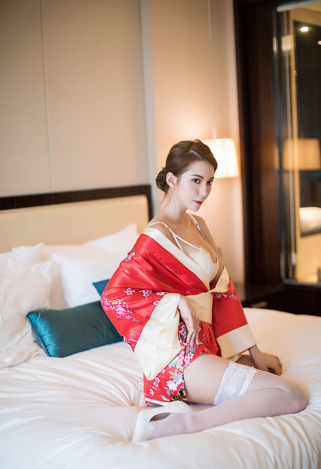 陳良玲性感的和服蕾絲美腿私房魅惑
