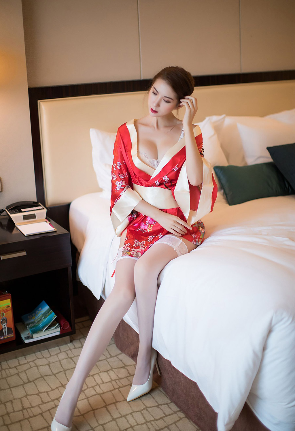 陳良玲性感的和服蕾絲美腿私房魅惑
