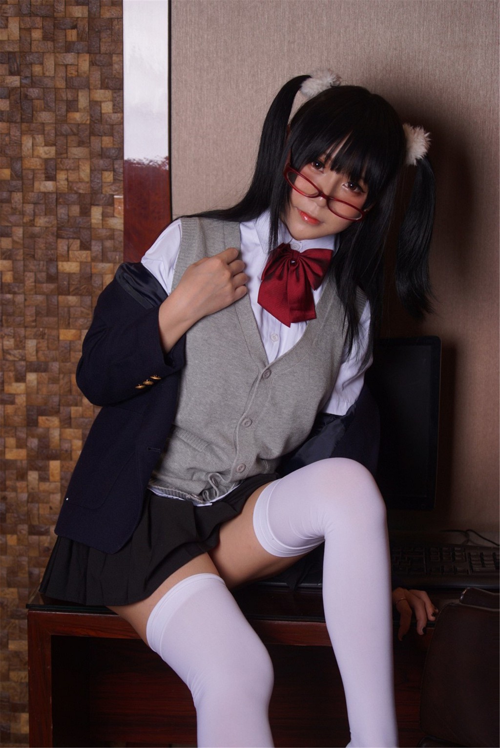 COSER Baiyin 81 & Yao Yao Le "Sisters' Silk Temptation" [Cosplay Welfare] Photobook [107P