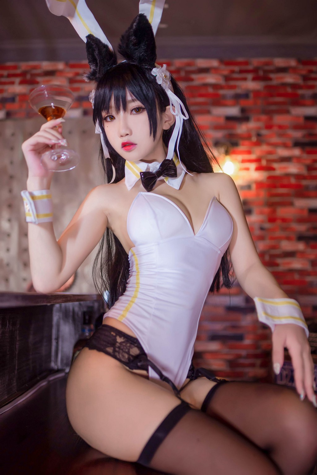 鬼畜瑶《酒吧兔女郎 泳裝魔女》 [Cosplay福利] 寫真集[35P