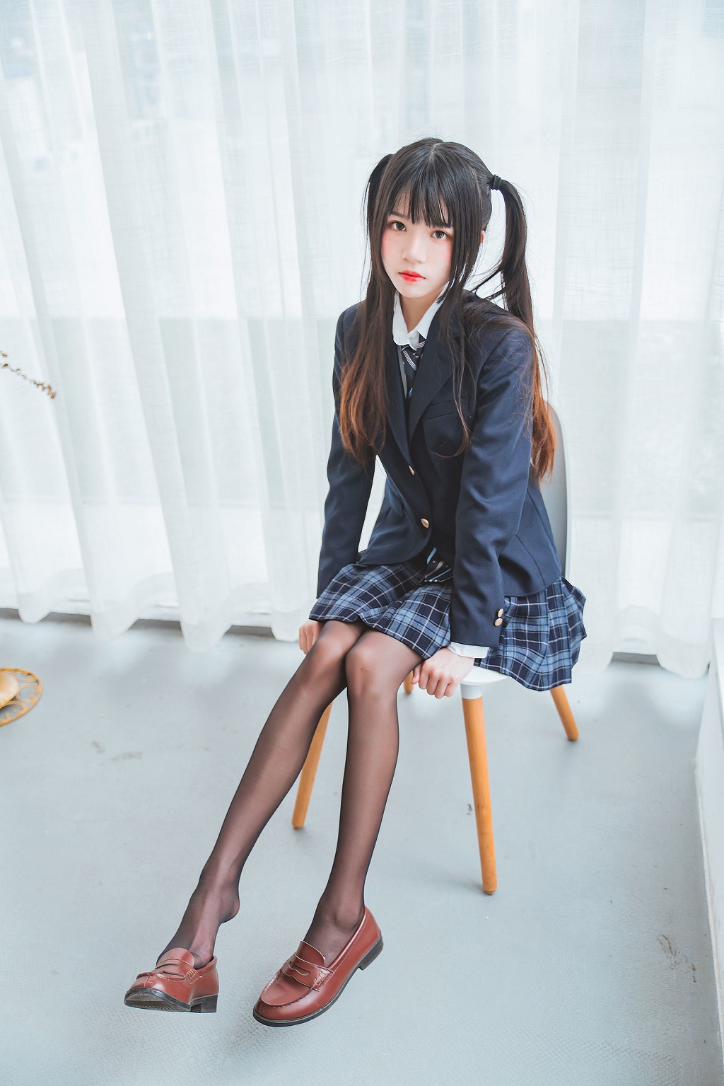 Sakurato Meow's "Winter Uniform Silk Show" [Cosplay Beauty] Photobook [45P