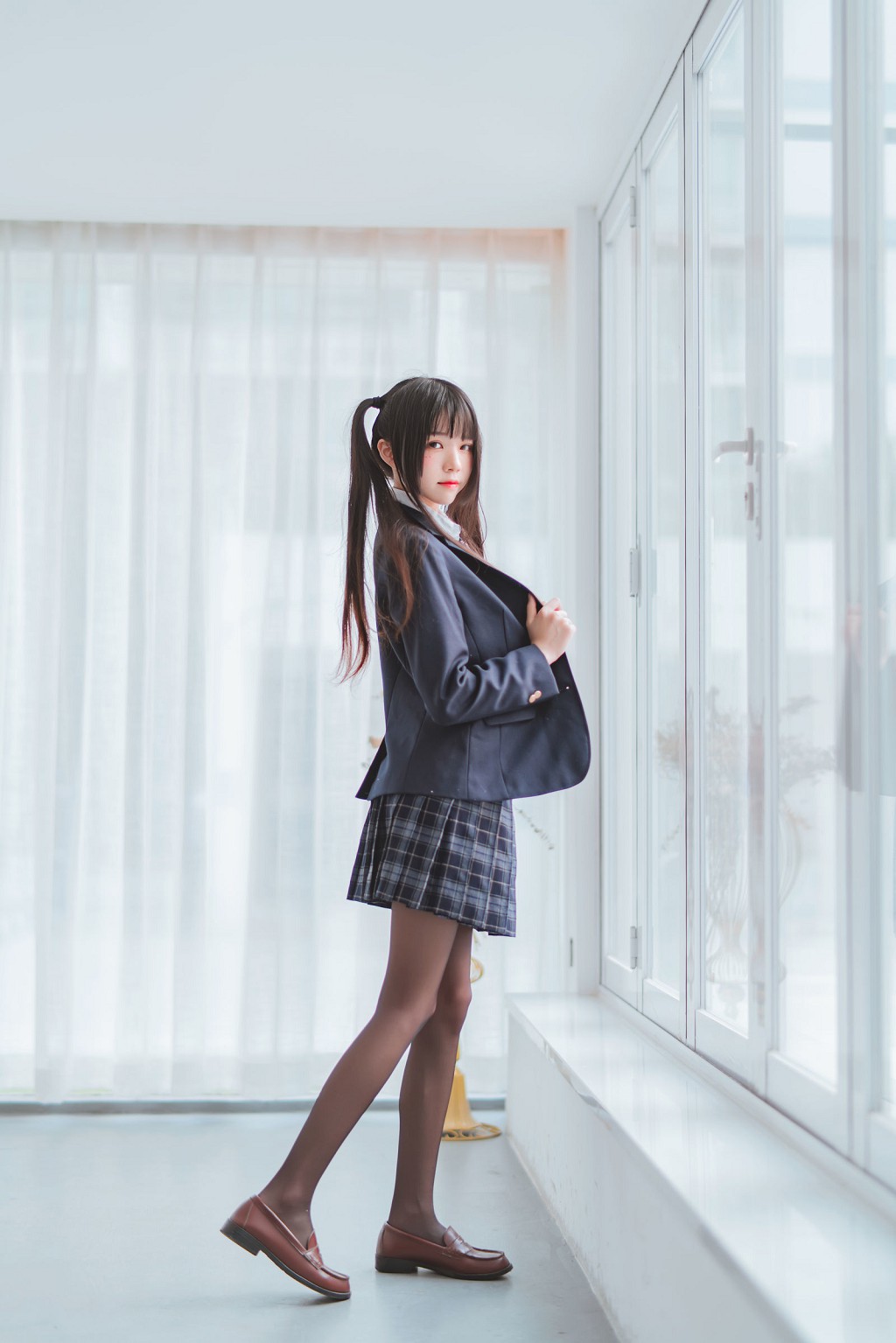 櫻桃喵《冬季制服絲秀》 [Cosplay美女] 寫真集[45P
