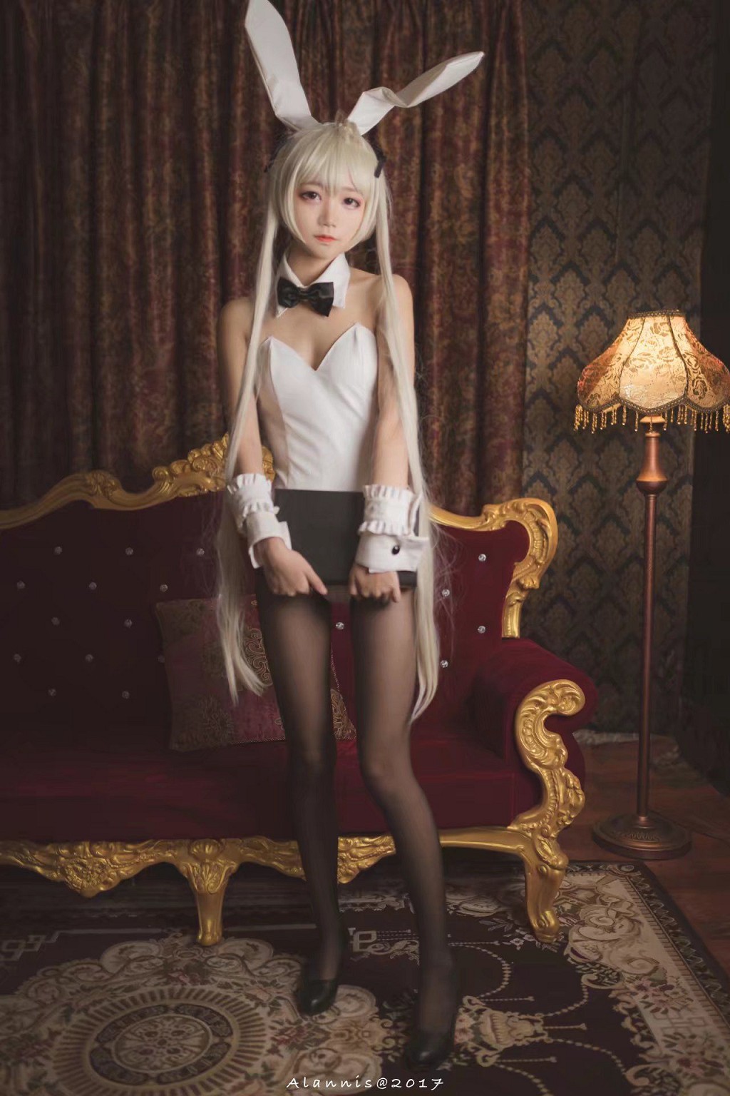 清純な少女 五更百鬼 《バニーガール + 白いストッキングの美脚 + 不知火舞》 [コスプレ美女] 写真集 [21P