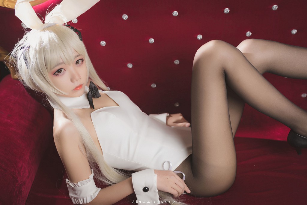 清純な少女 五更百鬼 《バニーガール + 白いストッキングの美脚 + 不知火舞》 [コスプレ美女] 写真集 [21P
