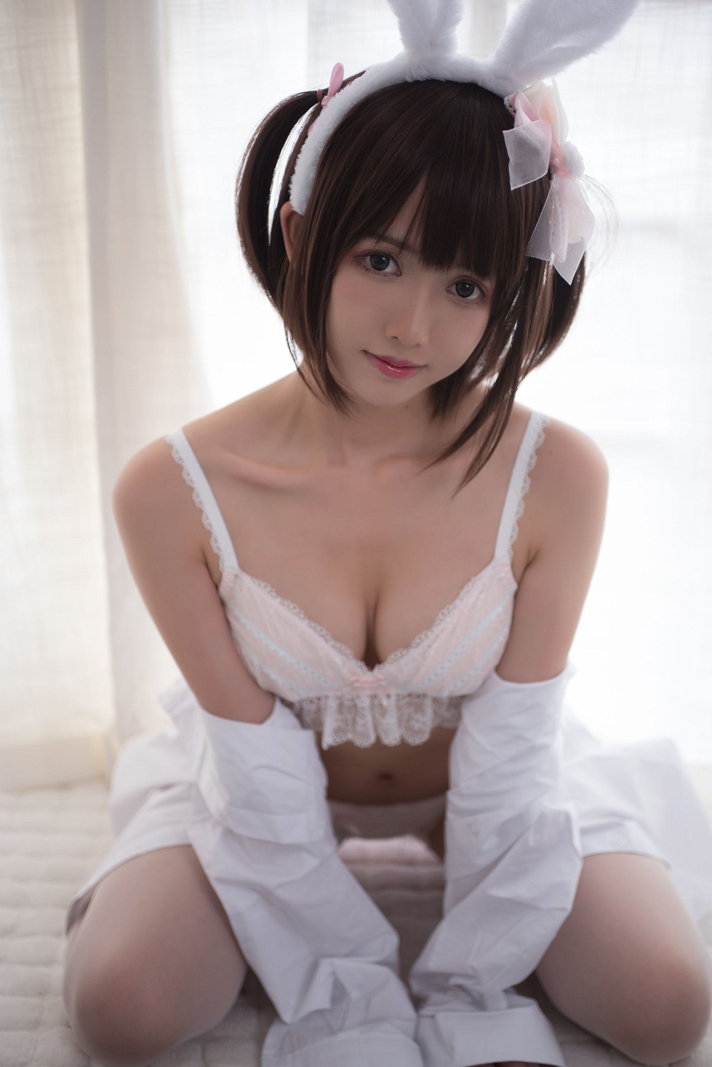 Eel Fish Fei Er's "Beast Ears White Lace Erotic Wet Body Temptation" [Cosplay Beauty] Photobook [29P