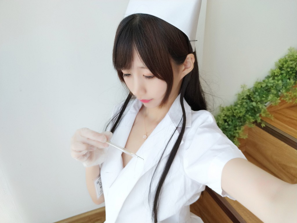 NAGISA魔物喵《自拍系列 白絲護士》 [Cosplay美女] 寫真集[40P