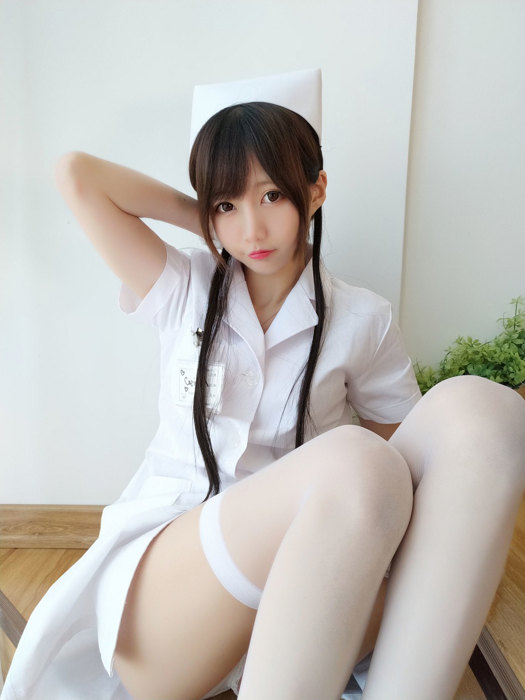 NAGISA魔物喵《自拍系列 白絲護士》 [Cosplay美女] 寫真集[40P