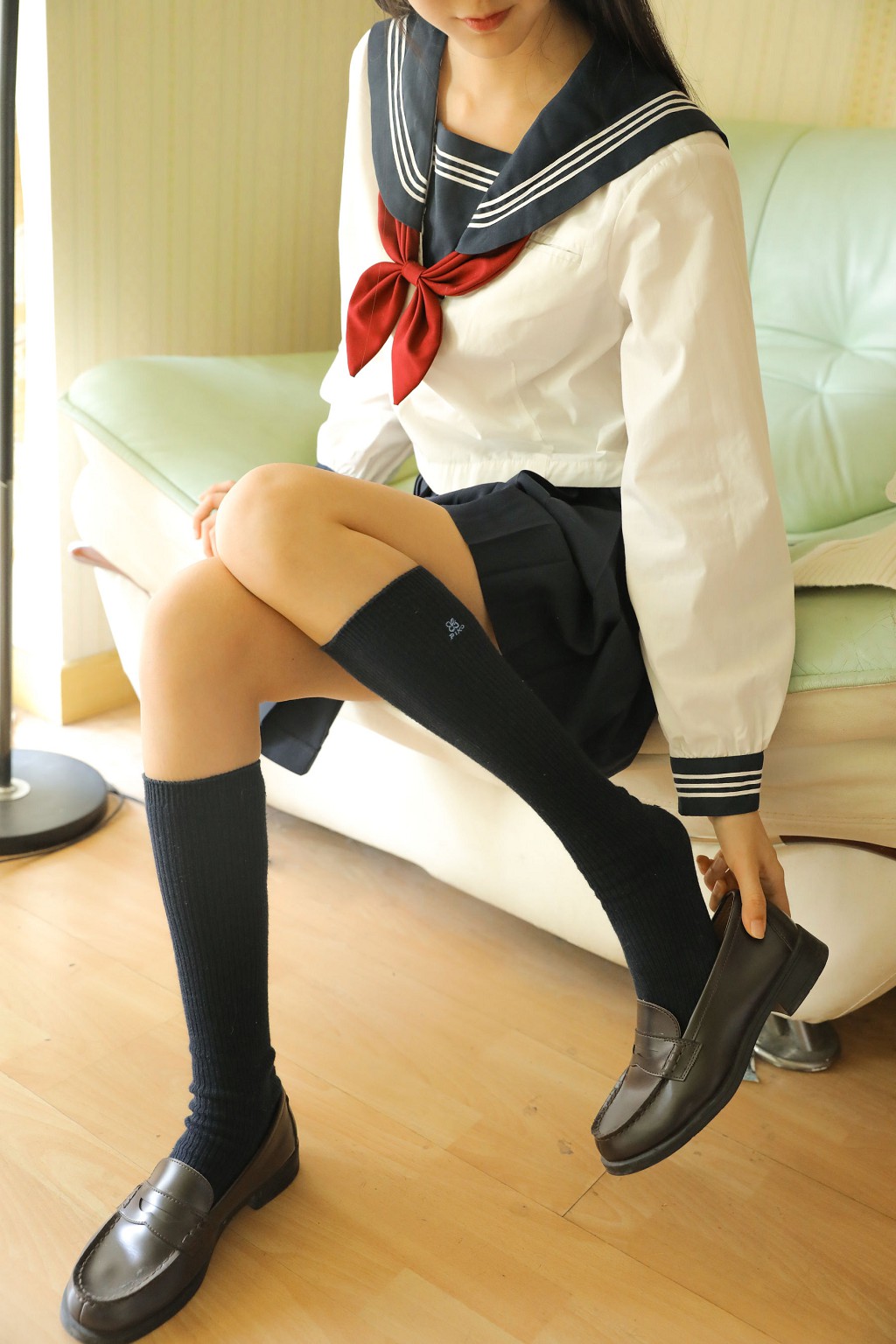 木绵绵OwO《ミェンシャンスイ JKセーラー服》 [コスプレイヤーの美女] 写真集[32P