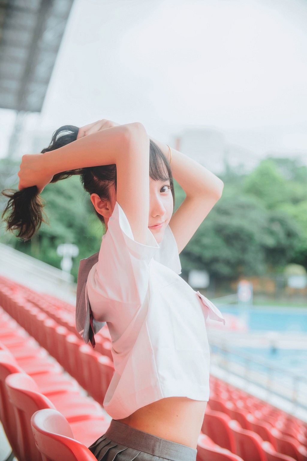 木绵绵OwO《灰色のJK制服》 [コスプレイヤー美女] 写真集[38P