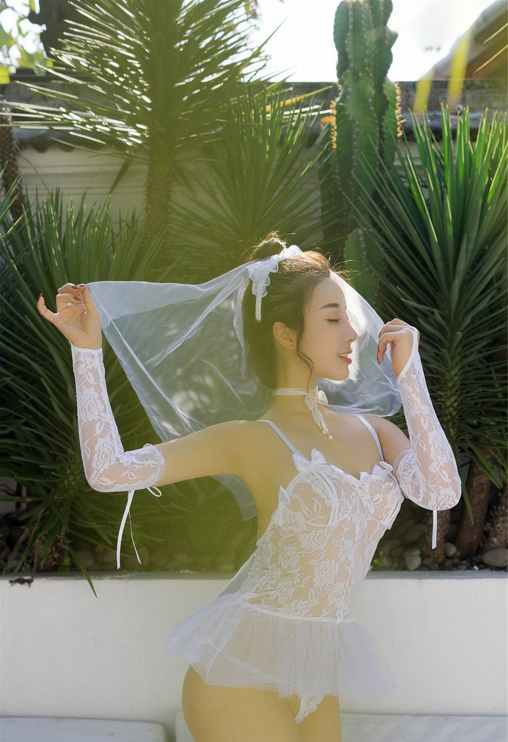 Xiaohui Cindy's elegant and sexy wedding dress, the ultimate alluring black silk.