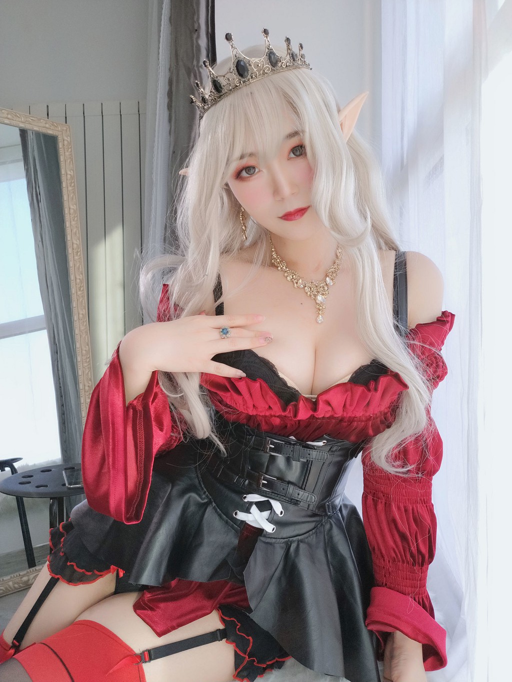 コーサー白銀81《王室吸血鬼》[コスプレ少女] 写真集[50P