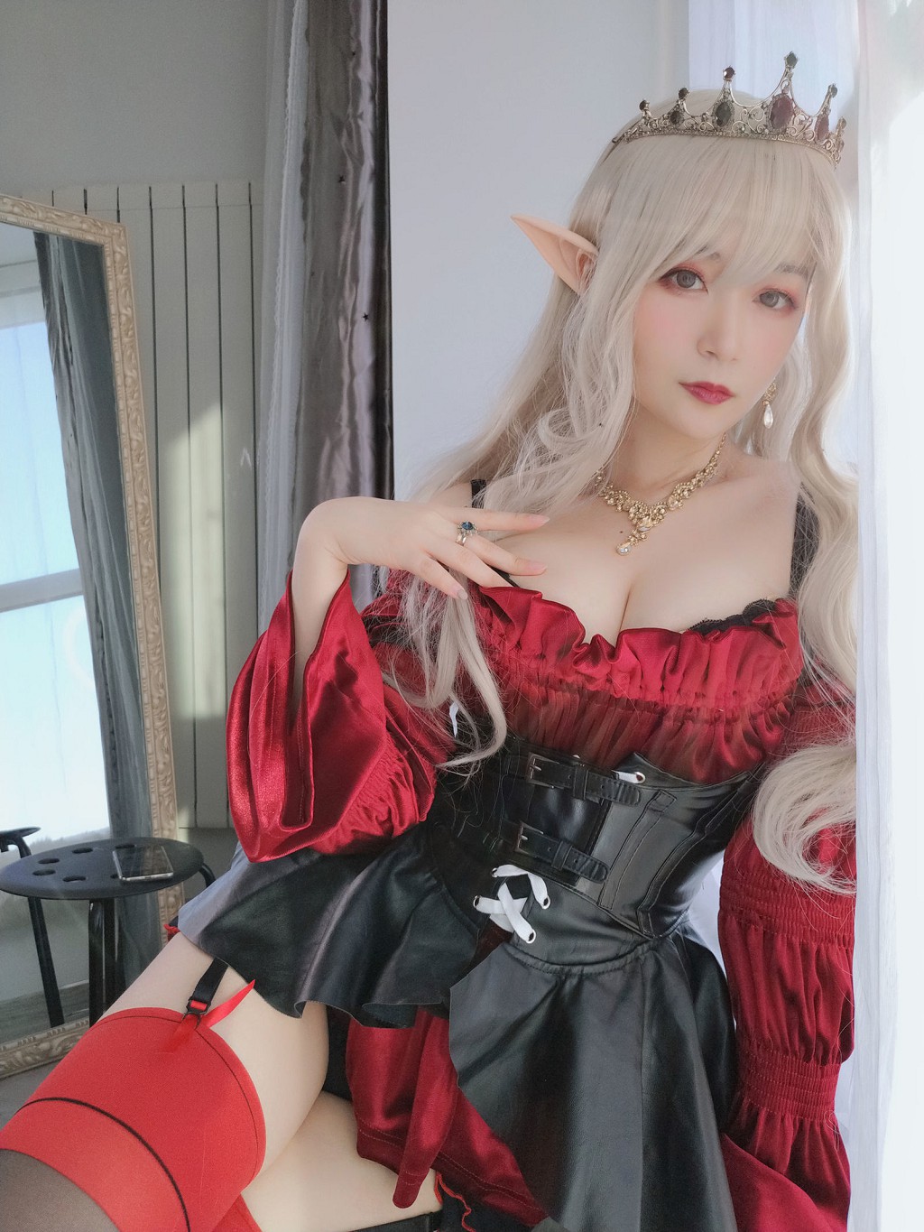 コーサー白銀81《王室吸血鬼》[コスプレ少女] 写真集[50P