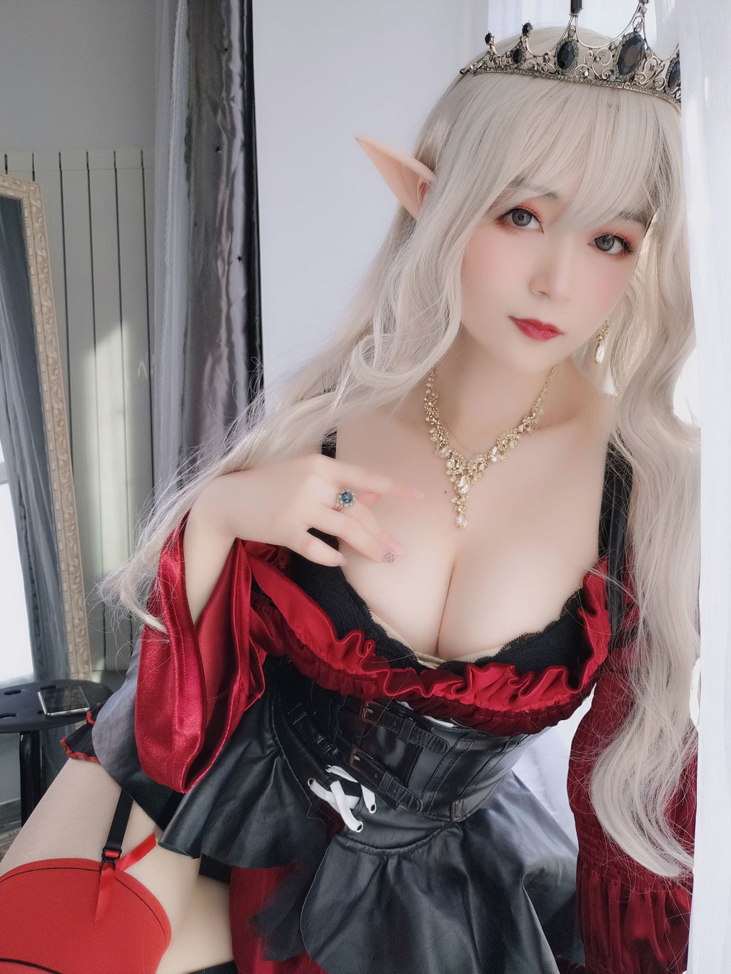 コーサー白銀81《王室吸血鬼》[コスプレ少女] 写真集[50P