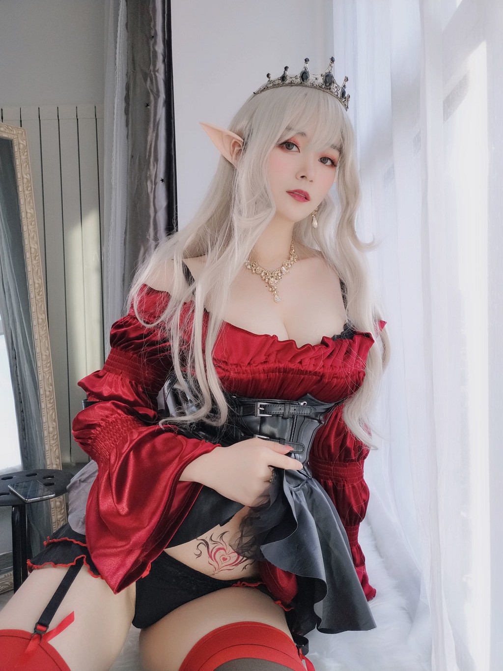 コーサー白銀81《王室吸血鬼》[コスプレ少女] 写真集[50P