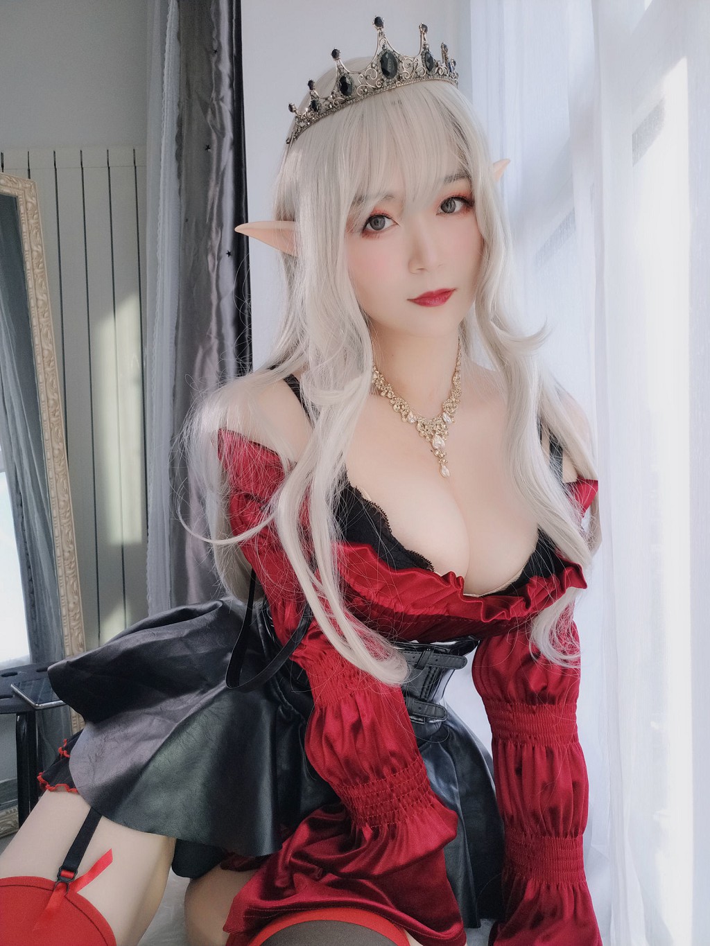 コーサー白銀81《王室吸血鬼》[コスプレ少女] 写真集[50P