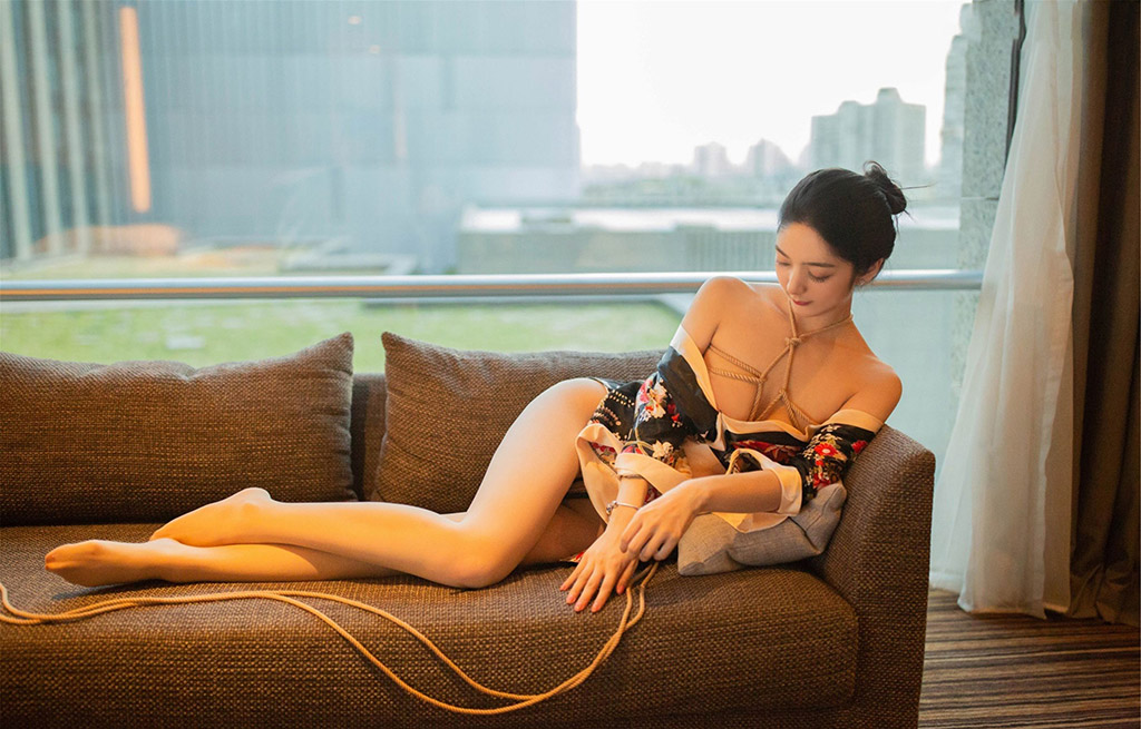 Angela likes cats, exotic kimono, and bondage SM.