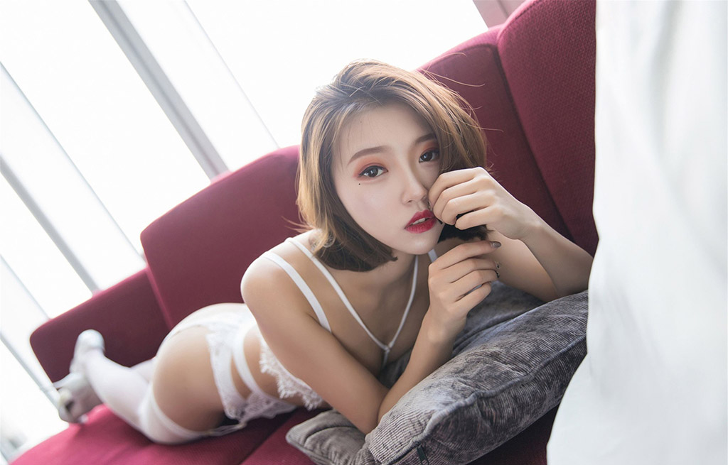 봉목목 LRIS의 저항할 수 없는 섹시한 스타킹 아름다운 다리