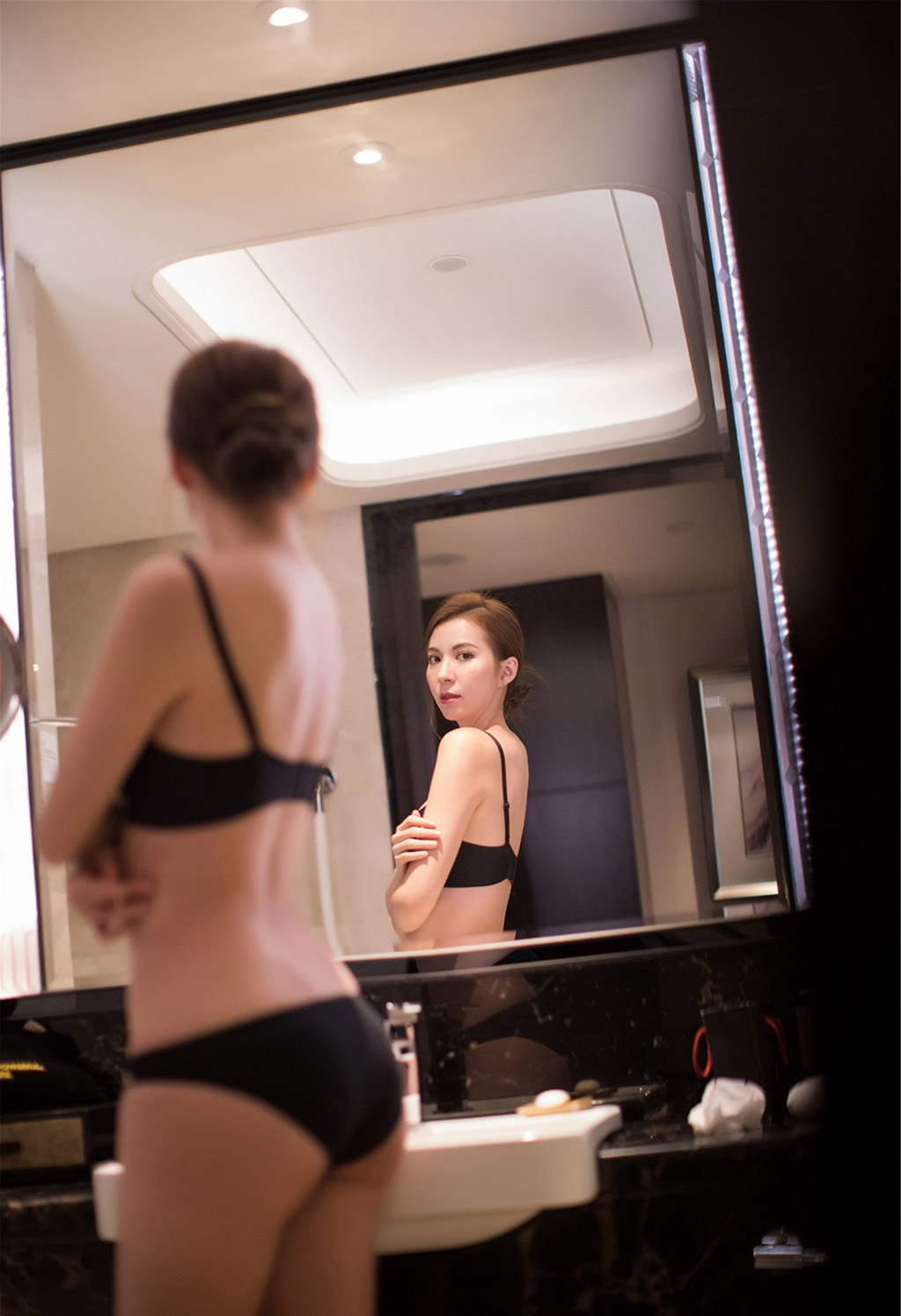 キャリー・チェン・リャンリンのクオリティー女神 セクシーストッキング美脚写真