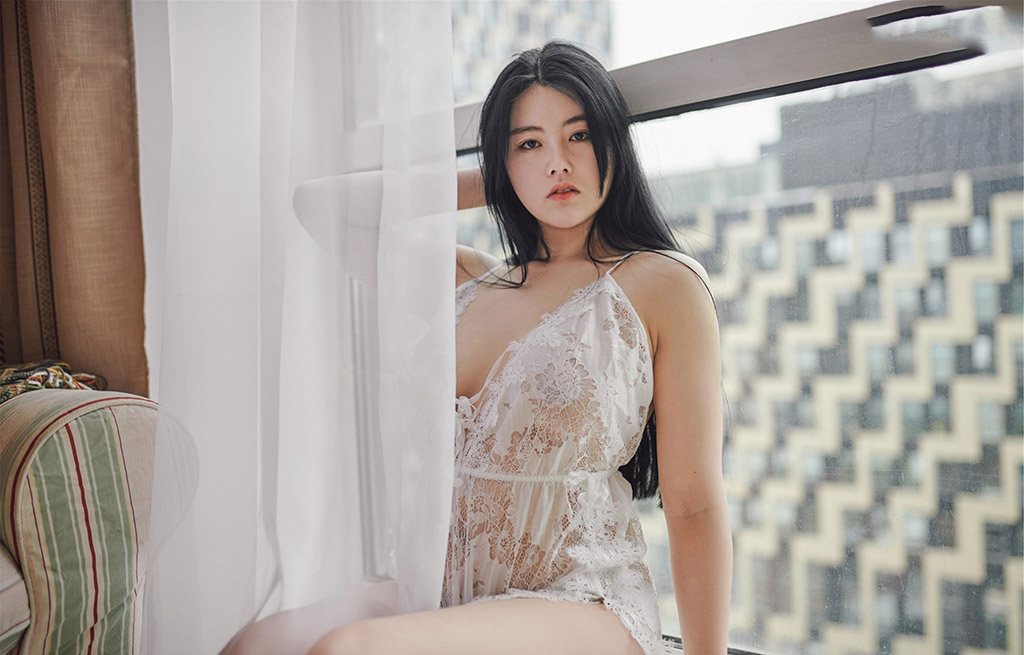 娜露賽琳娜鏤空情趣內衣護士制服扮演