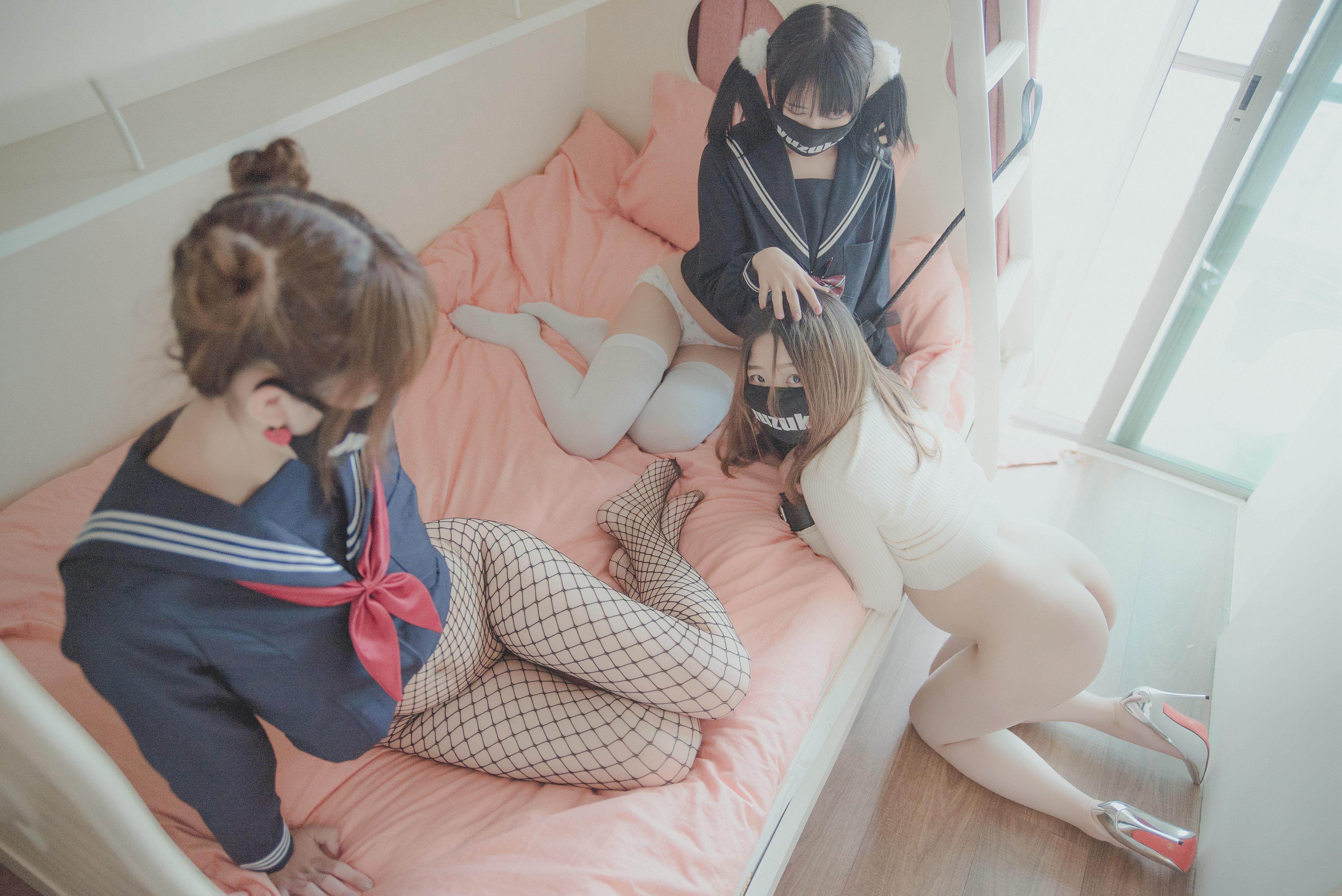 Yuzuki] Elder Sister and Younger Sister and Mother 42P