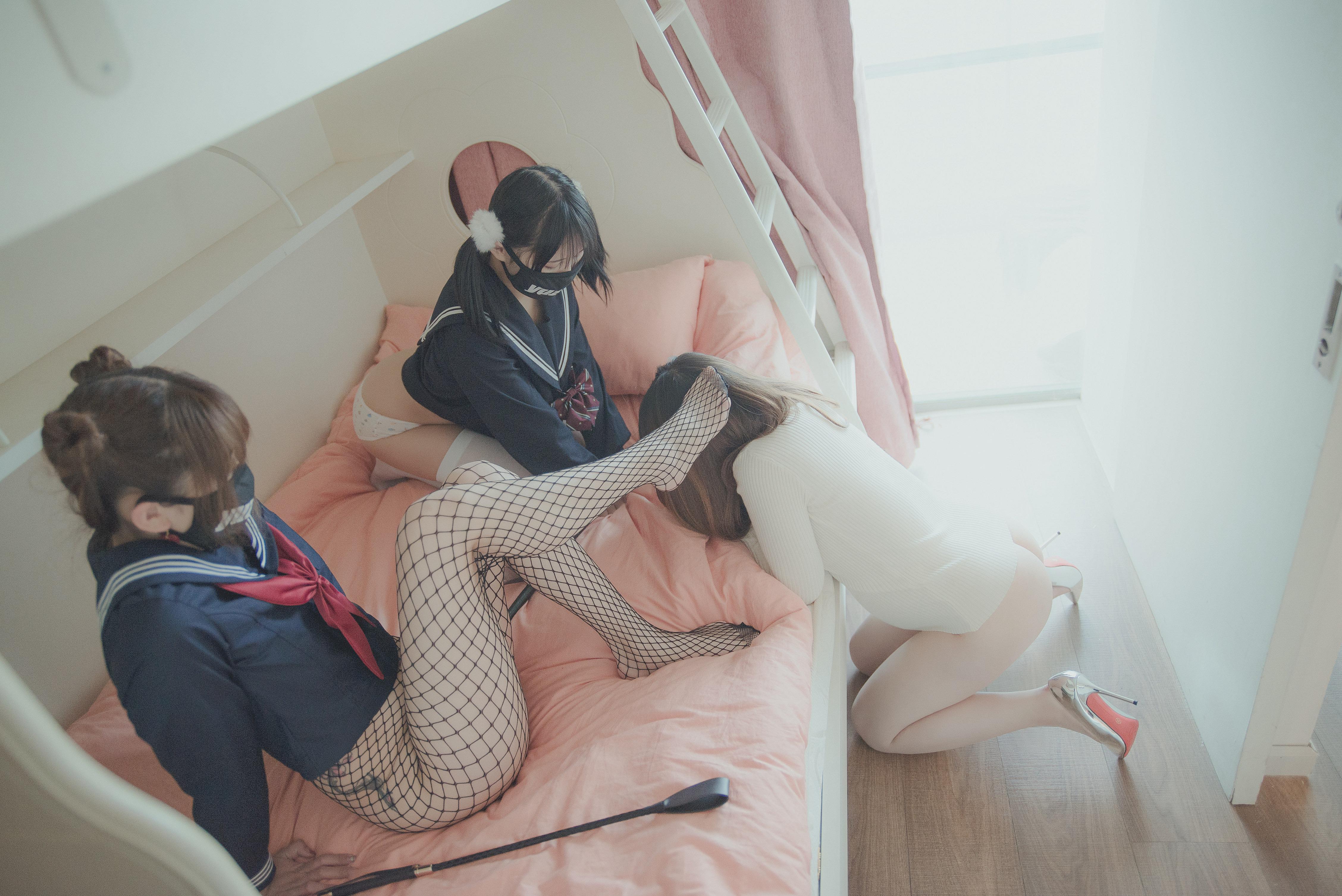 Yuzuki] Elder Sister and Younger Sister and Mother 42P