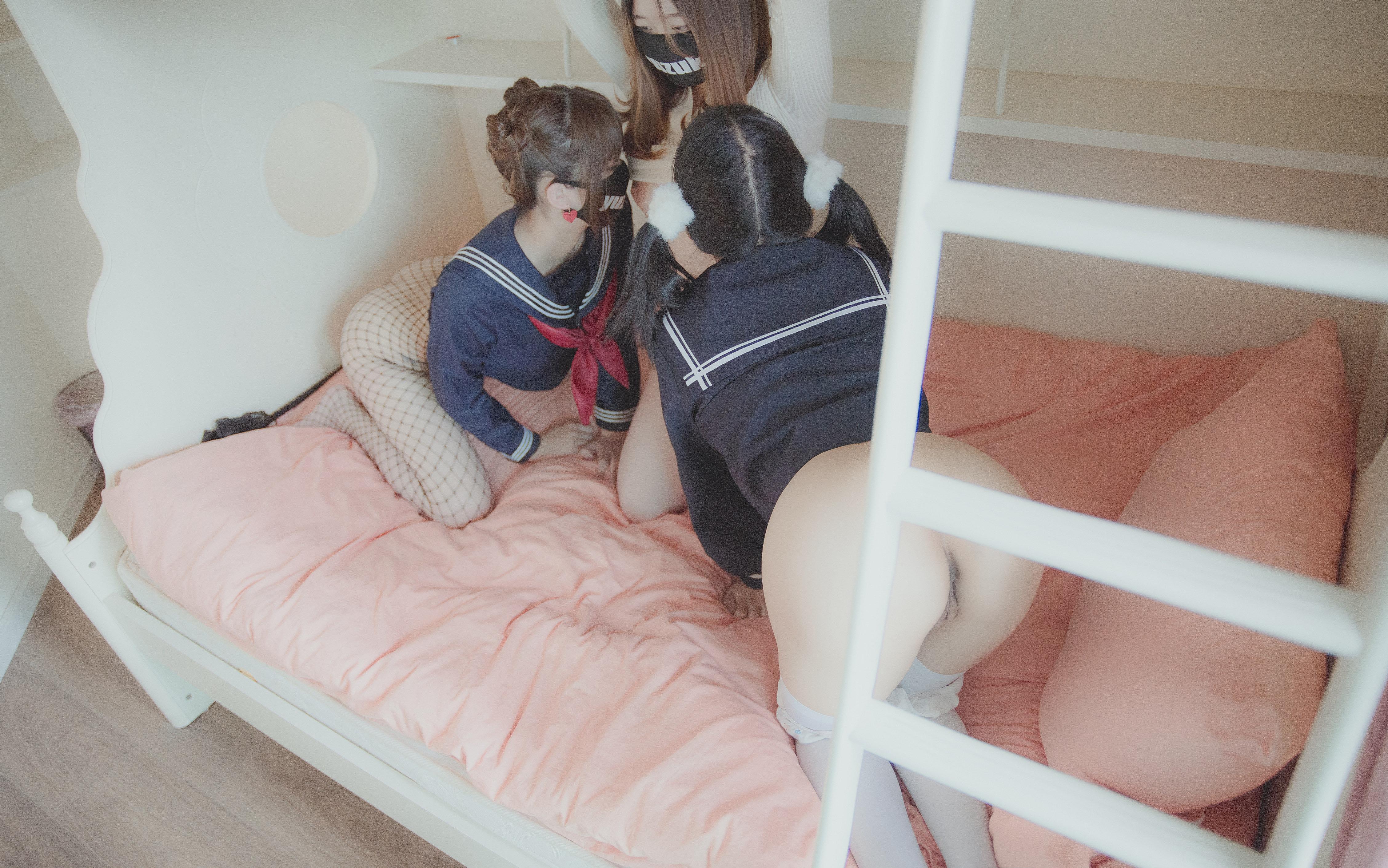 Yuzuki] Elder Sister and Younger Sister and Mother 42P
