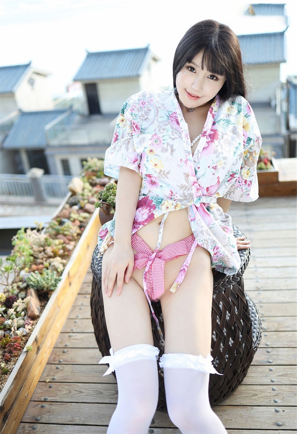 Flower Zhu Ke'er's outdoor uniquely curvaceous sexy figure