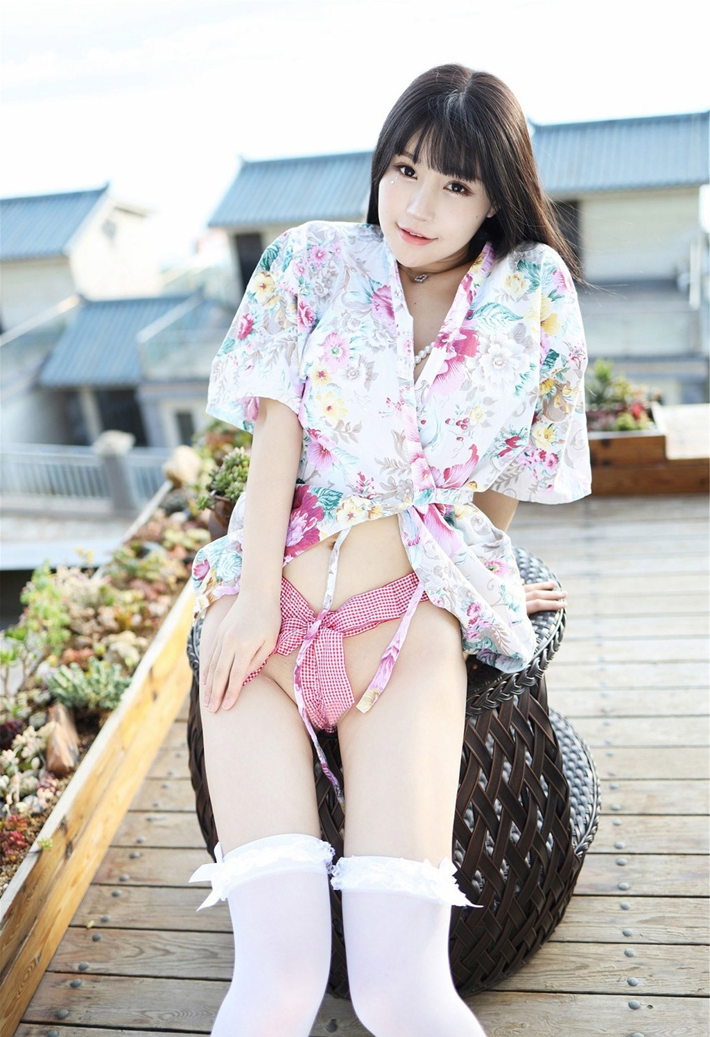 Flower Zhu Ke'er's outdoor uniquely curvaceous sexy figure