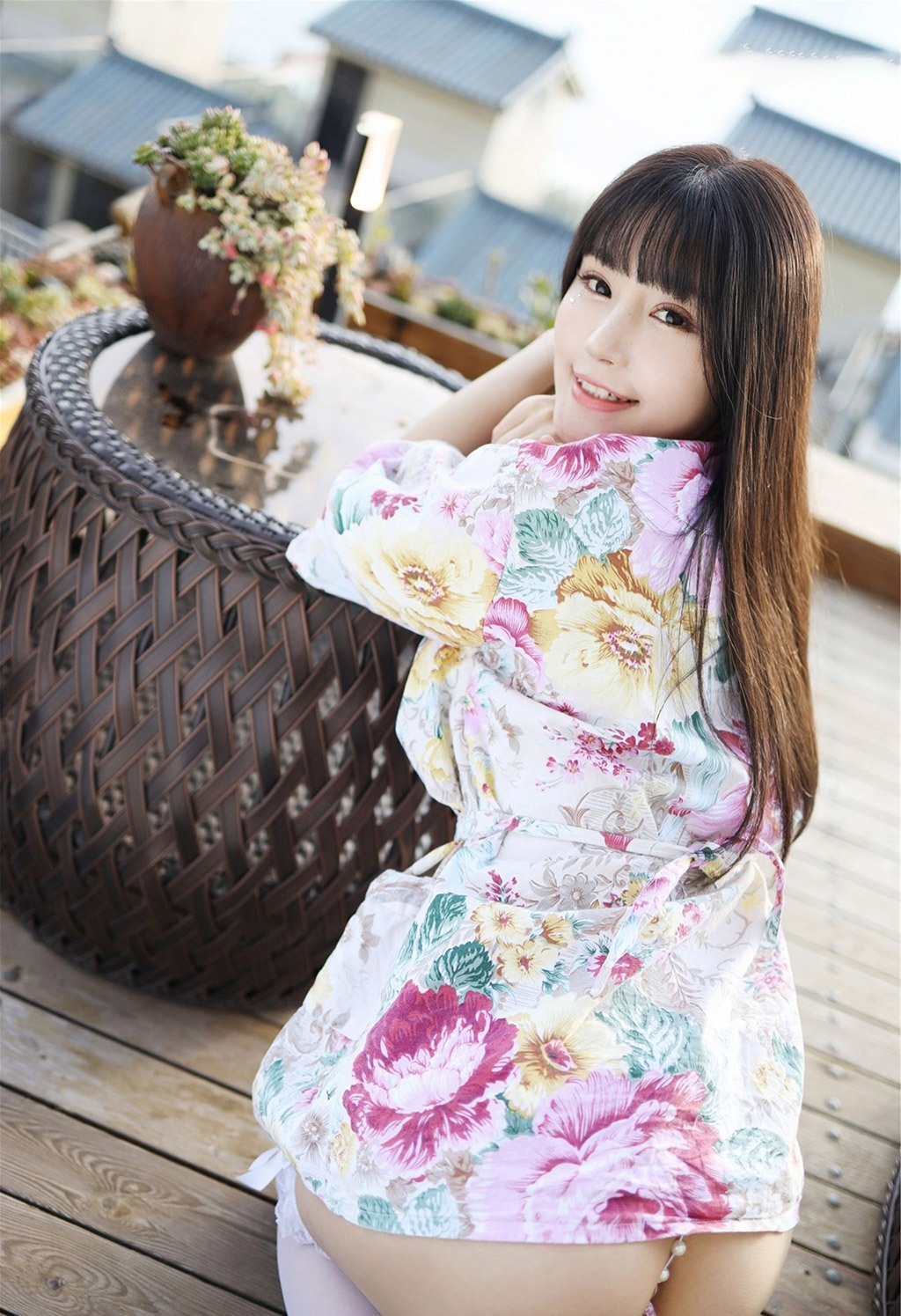 Flower Zhu Ke'er's outdoor uniquely curvaceous sexy figure